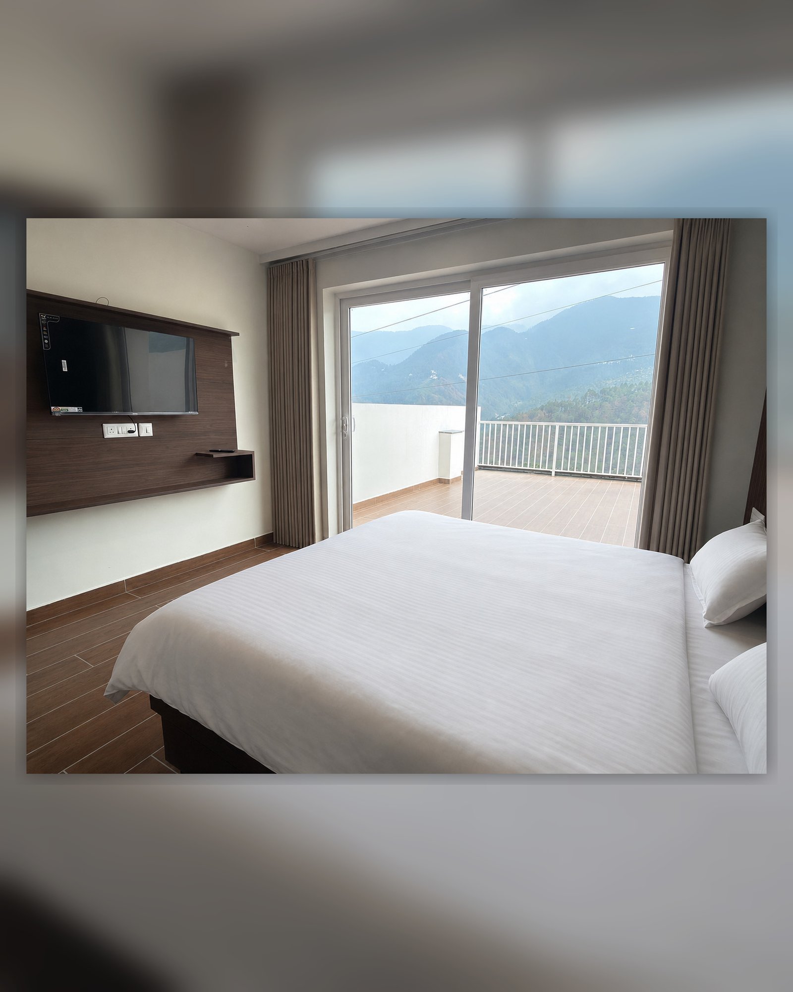 Premium Panorama Suite balcony at Hotel Pineora